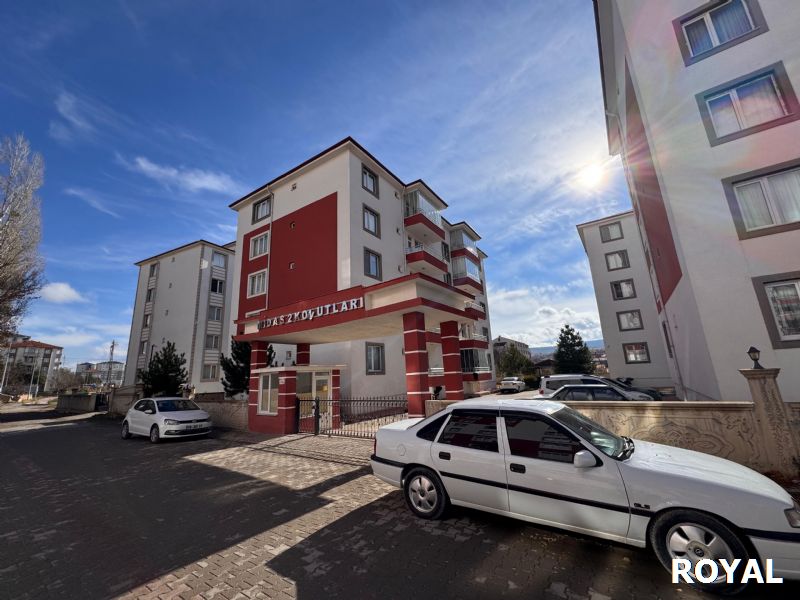 ROYAL'DEN YEMENOĞLUNDA 3 CEPHELİ, CAM BALKONLU, ARAKAT 3+1 LÜKS DAİRE